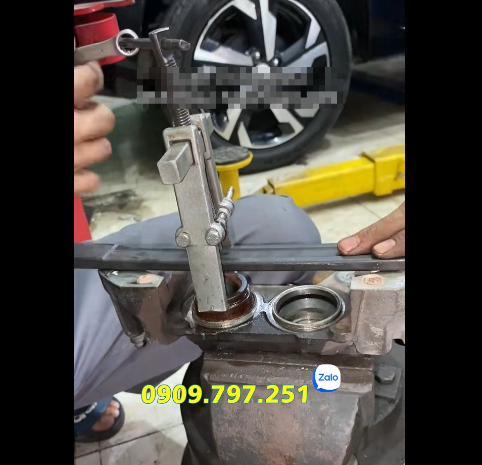 Cảo piston thắng ô tô bị kẹt