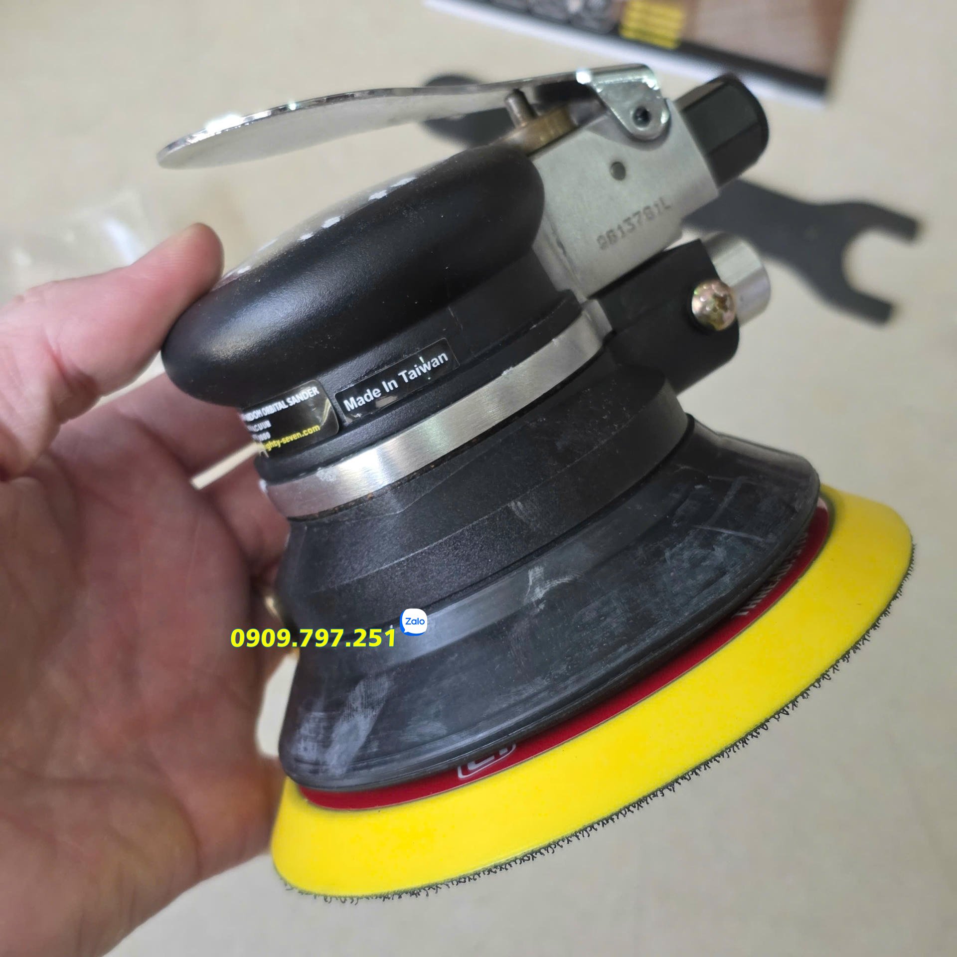 QB-52502 Máy chà nhám tròn 5 inch (125mm) dùng khí nén hãng M7 Đài Loan QB-52502 Máy chà nhám tròn 5 inch (125mm) dùng khí nén hãng M7 Đài Loan